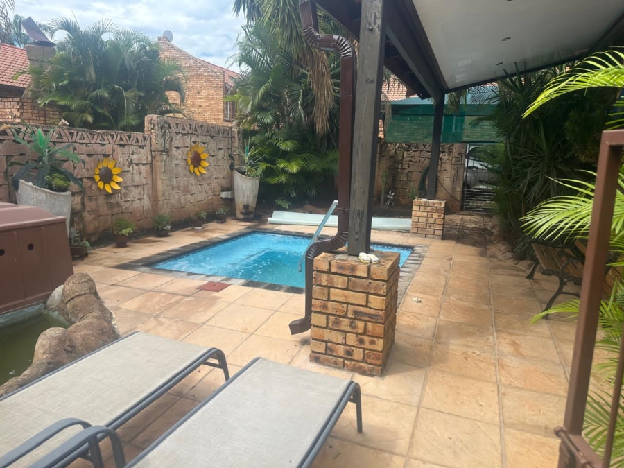 3 Bedroom Property for Sale in Safari Gardens North West